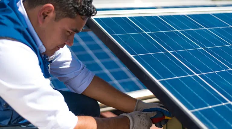 03-1.-Estructura-de-soporte-de-los-paneles-solares-768x427.png