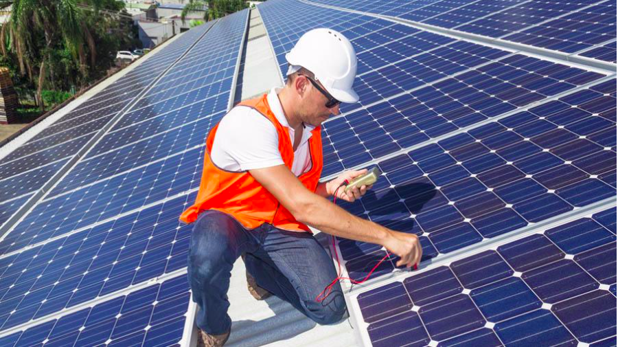 Instalación-de-sistema-fotovoltaico-