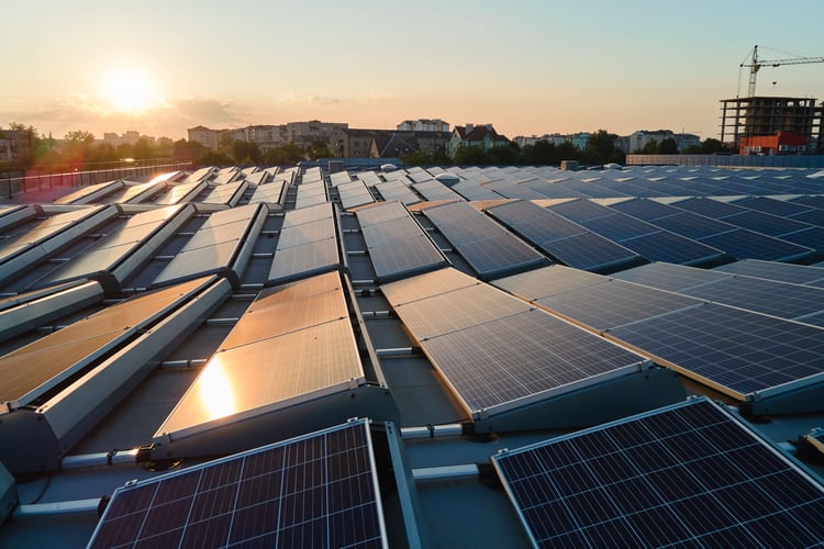 La suma global de nueva capacidad solar alcanza los 268 GW en 2022