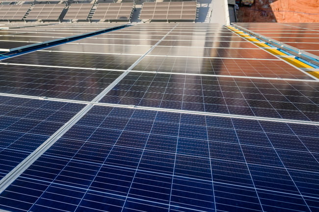 paneles-solares-plantas-energia-que-instalan-paneles-solares-utilizando-energia-solar