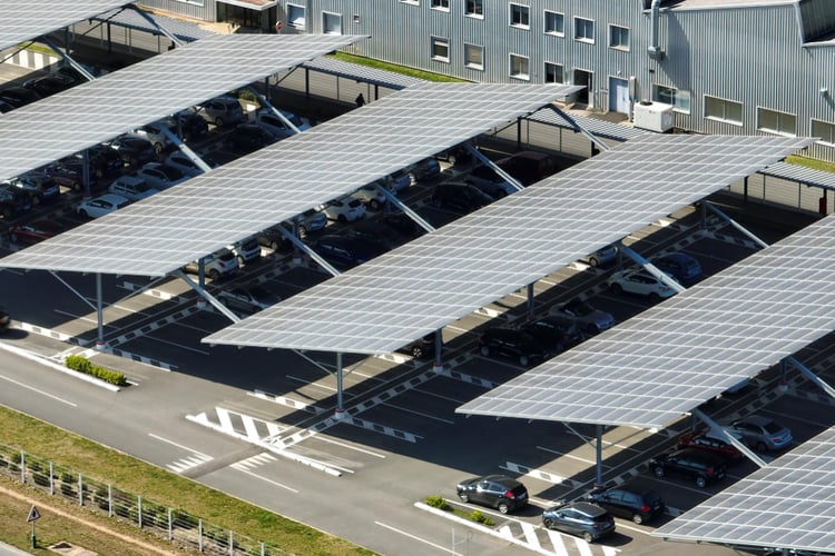 Carport solar: ¿qué son los estacionamientos solares?